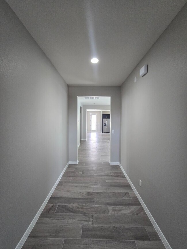 Building Photo - LUXURIOUS EASTSIDE HOME FOR RENT