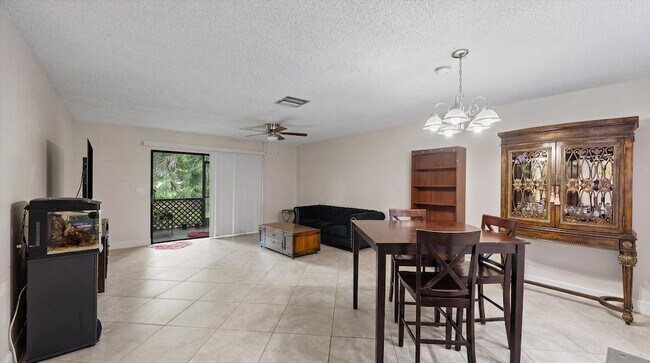 Foto del edificio - 1303 Lakeview Dr E