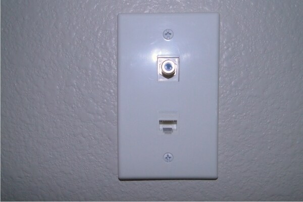 Varias conexiones de cable/Ethernet en toda la casa - 4115 Robinhood Dr