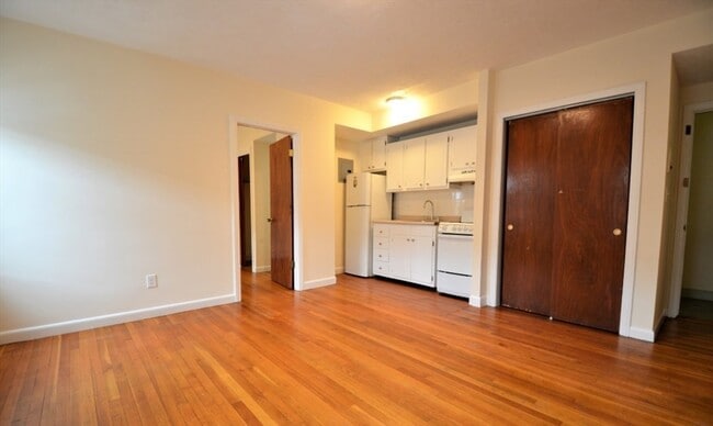 Foto del edificio - 168 N Beacon St