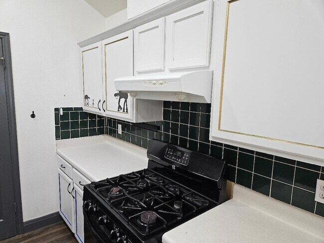 Foto del edificio - 214 Maple Ln