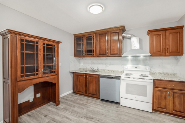 Building Photo - 2724 N Stowell Ave