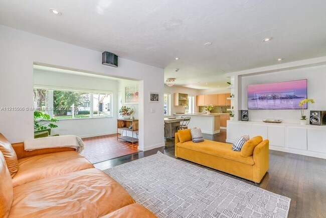 Foto del edificio - 725 NE 72nd St