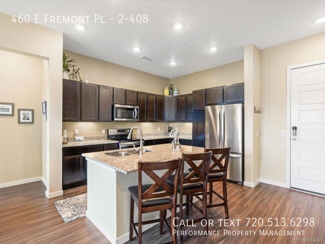 Foto del edificio - 460 E Fremont Pl