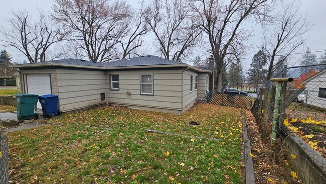 Foto del edificio - 3 Bed, 1 Bath House in Downtown Coeur d'Alene