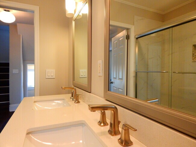 Bathroom Finishes - 71 Hobart St