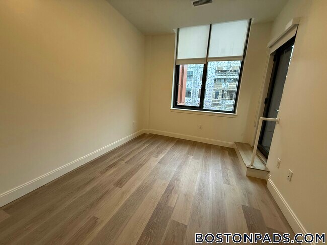 Foto del edificio - 1079 Commonwealth Ave