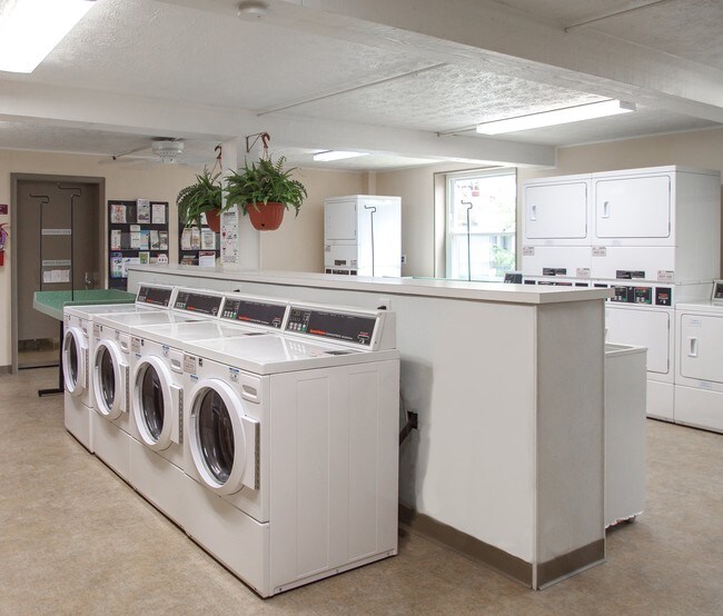 200 West Apartments Apartments Fairview Park, OH