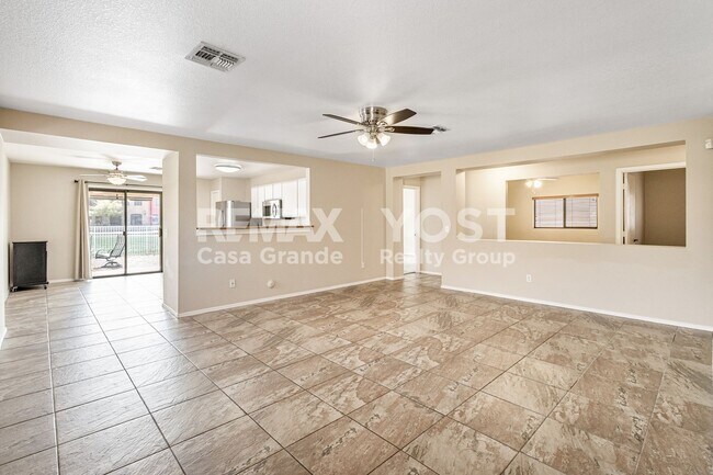 Foto del edificio - Waterfront Living with Room to Relax & Entertain