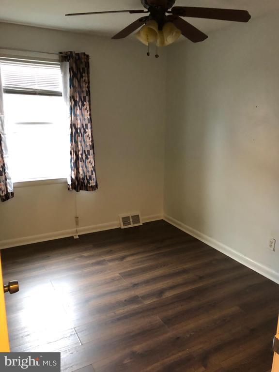 Foto del edificio - 8550 Tolbut St