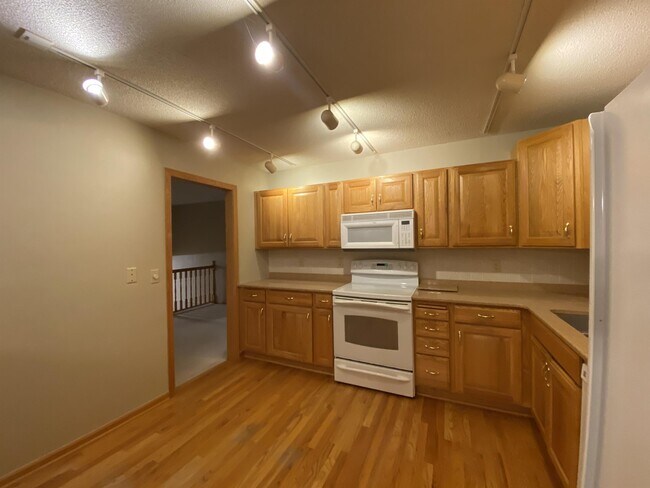 Building Photo - 2431 Mounds Ave