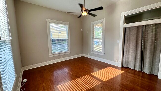 Sala de estar - 102 Paul St