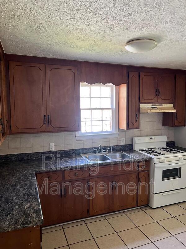 Building Photo - 2447 E 6th St