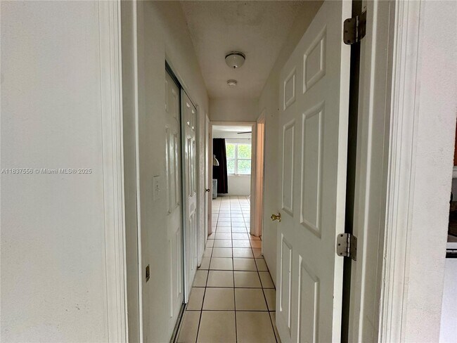 Foto del edificio - 3100 NE 9th St