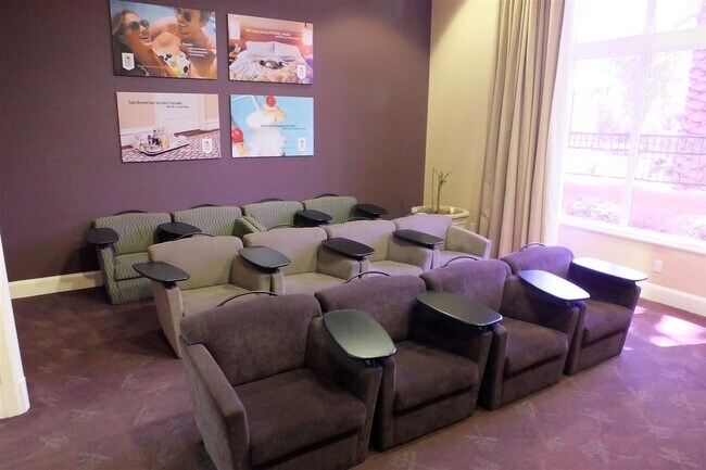 Foto del edificio - 2BR/2BA Plus Bonus/office Condo at The Hei...