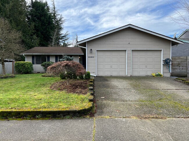 Building Photo - Charming 3-bedroom, 1.75-bathroom home loc...
