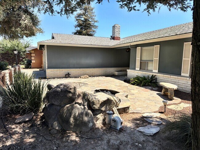 Foto del edificio - 1335 W Evergreen Ct