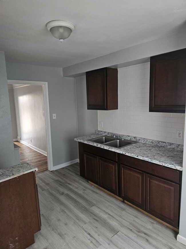 Building Photo - 5766 Bluehill St