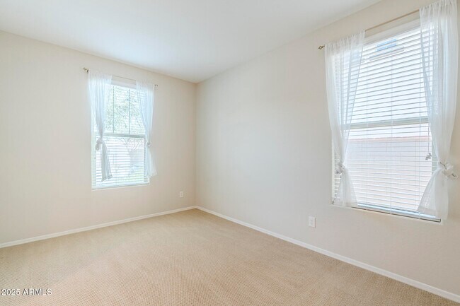 Building Photo - 9910 E Theia Dr