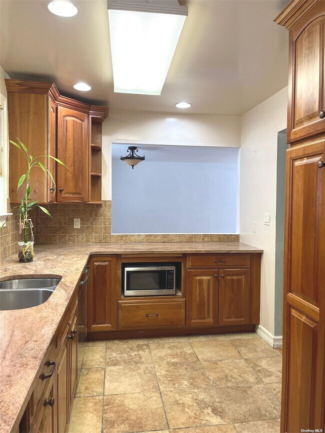 Building Photo - 93 Ohio Ave