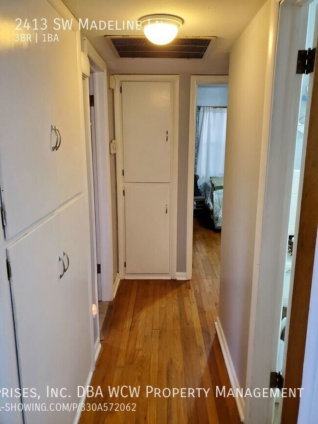 Building Photo - 2413 SW Madeline Ln