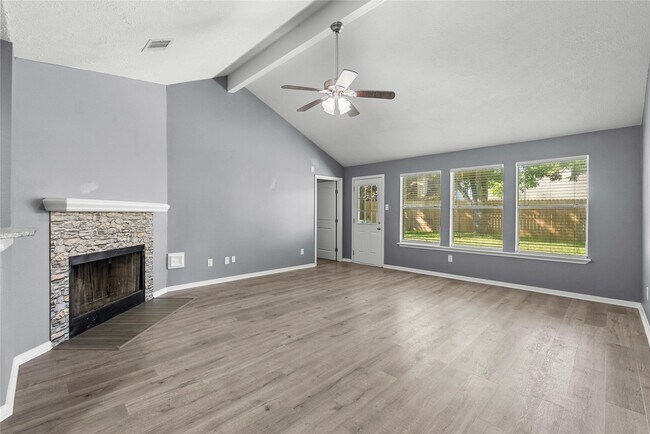 Foto del edificio - 2826 Wood Hollow Dr