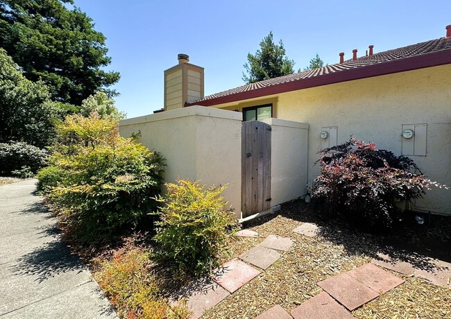 Building Photo - 140 Park Pl Dr