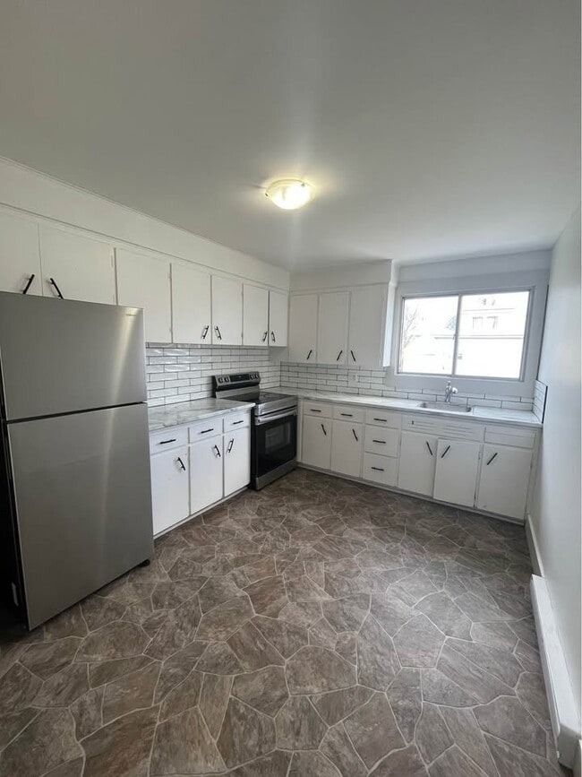 Building Photo - 46 Terris Ave