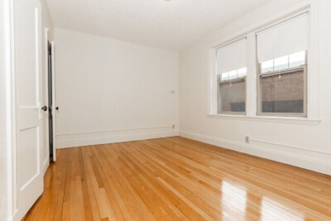Foto del edificio - Look no further! Coolidge Corner three bed