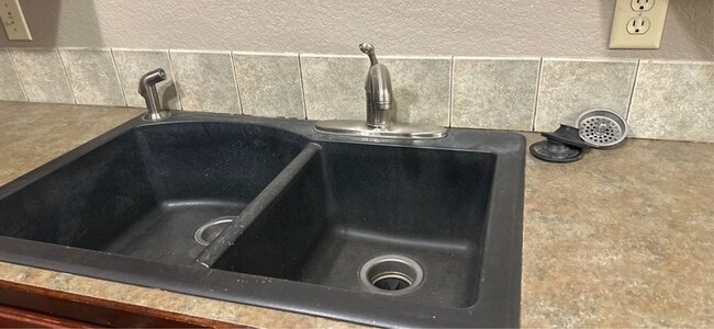 Foto del edificio - 201 E Main St