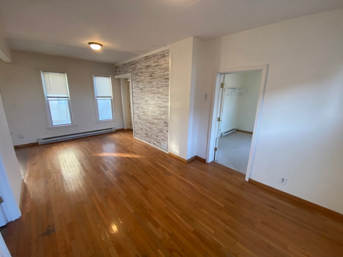 Primary Photo - 213 N 7th St
