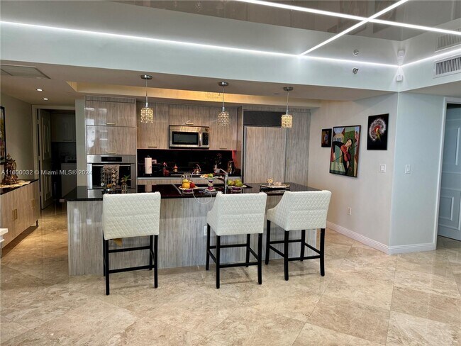 Building Photo - 17201 Collins Ave