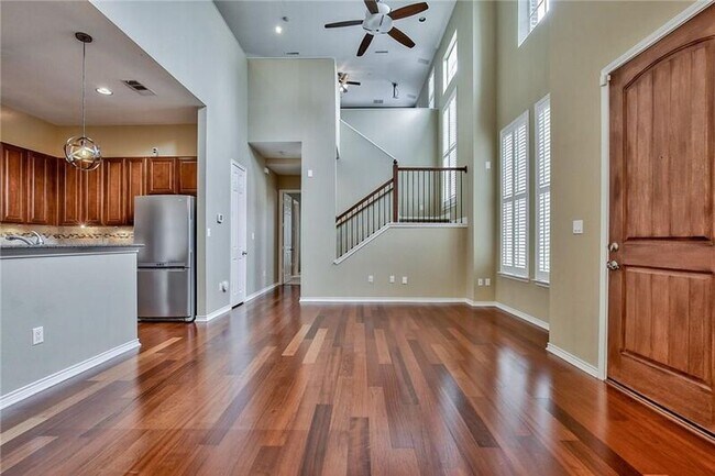 Building Photo - 2107 Lucerne Cove
