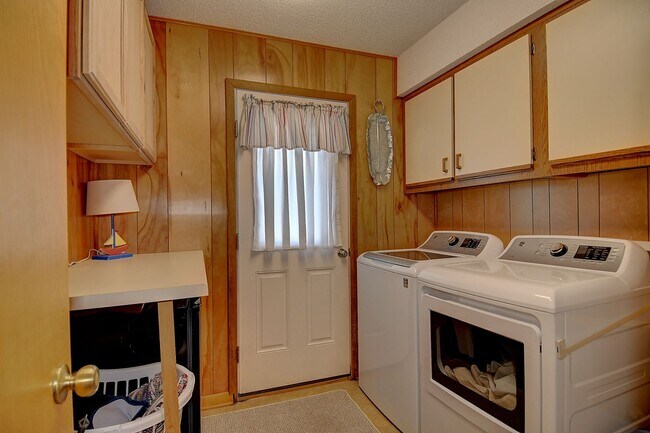 Foto del edificio - Croatan Furnished Rental- Across from the Beach