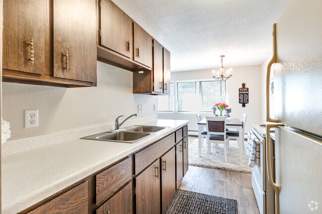 1BR, 1BA - 703SF - Kitchen and Dining - Hyacinth Apartments