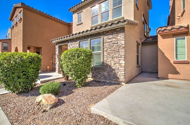 Building Photo - 2014 N 77th Dr