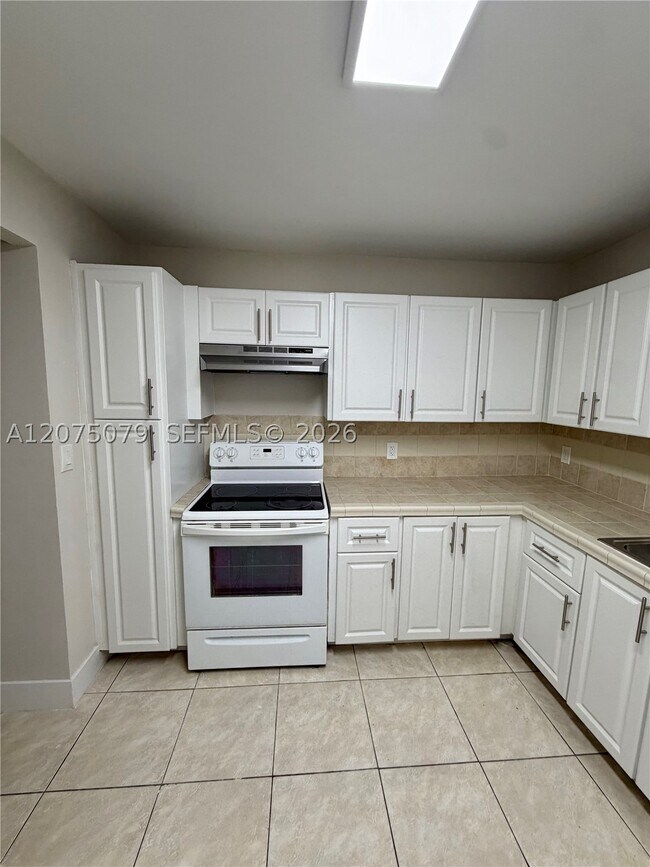 Building Photo - 2025 NE 164th St