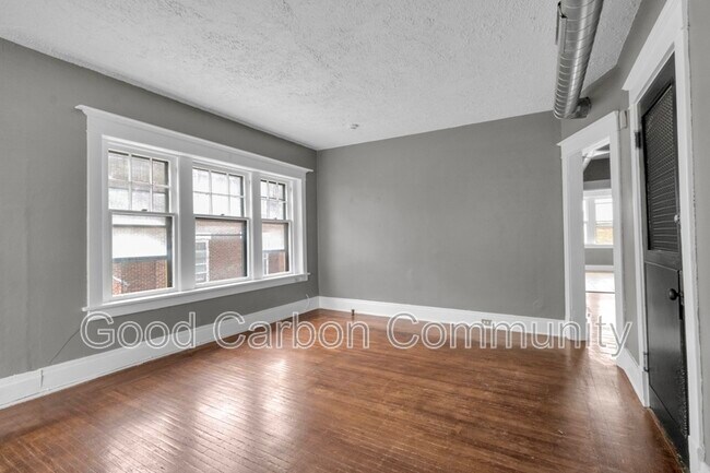 Building Photo - 81 Saranac Ave