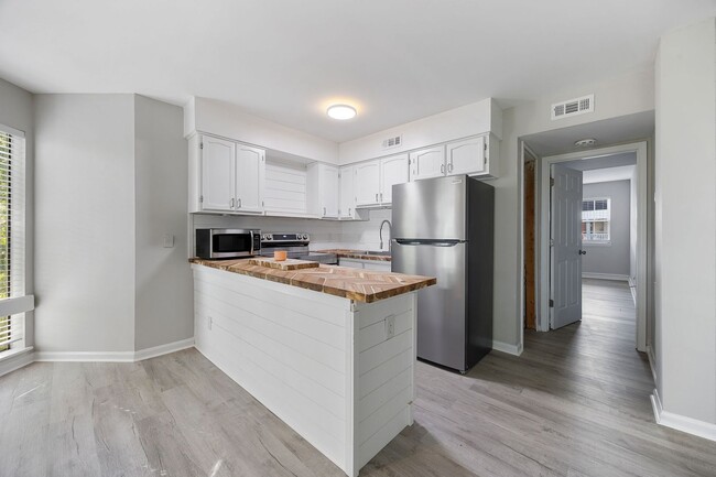 Foto del edificio - Fully Renovated 2BR/2BA Condo for Rent – P...