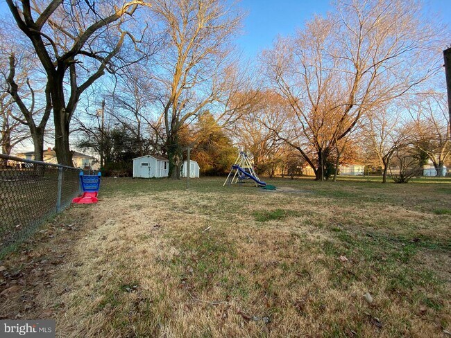 Building Photo - 9 Briar Ln