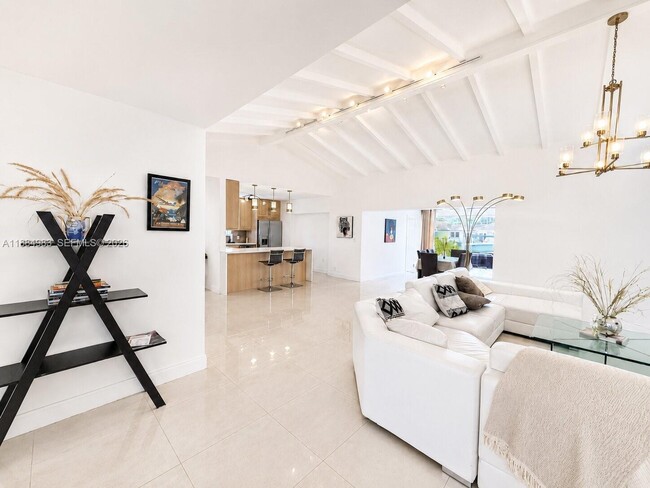 Foto del edificio - 2830 NE 56th Ct