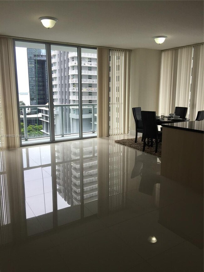 Foto del edificio - 79 SW 12th St