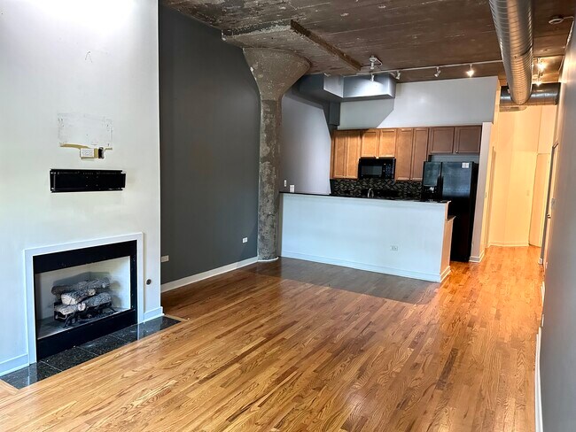 Building Photo - 1151 W 14th Pl