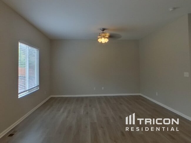 Building Photo - 6690 Donahue Dr
