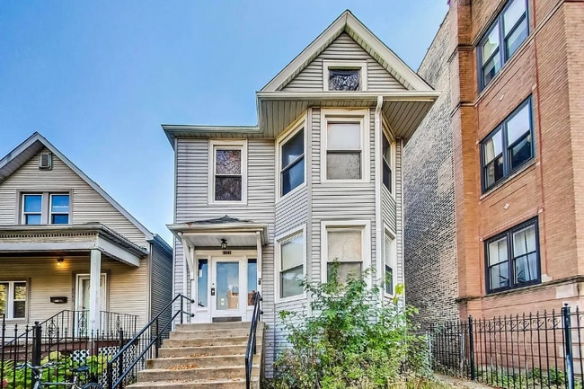 Photo - 2541 N Hamlin Ave Apartment