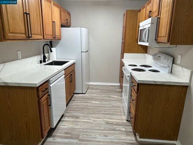 Building Photo - 100 Kinross Dr