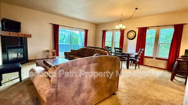 Building Photo - 406 Lundblad Pl