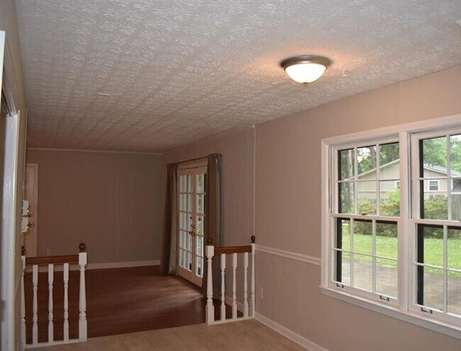 Building Photo - 4525 N Peachtree Rd