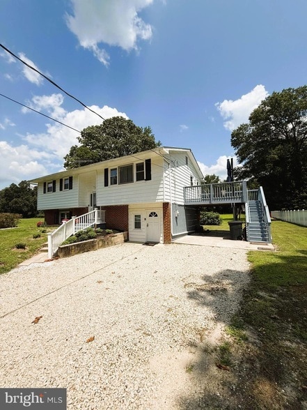 Building Photo - 13 Thomas Dr