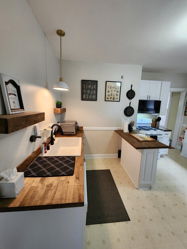 Foto del edificio - 2223 S Winchester St